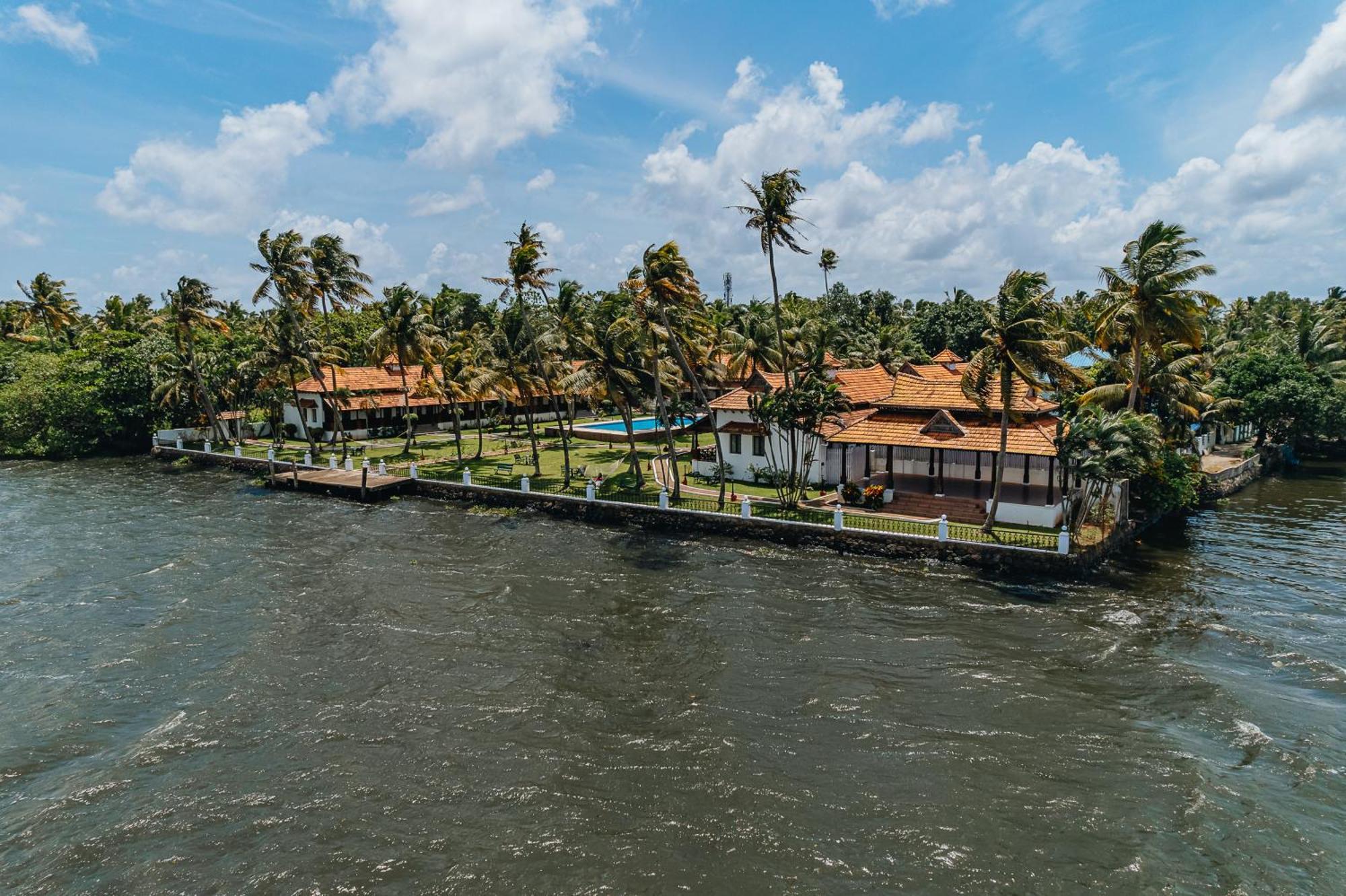 Cocobay Resort Кумараком Екстер'єр фото